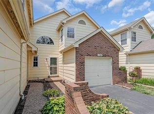 11982 Autumn Lakes Dr, Maryland Heights, MO 63043