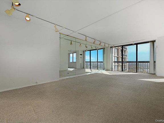 3rd image of 27110 Grand Central Parkway #30R
