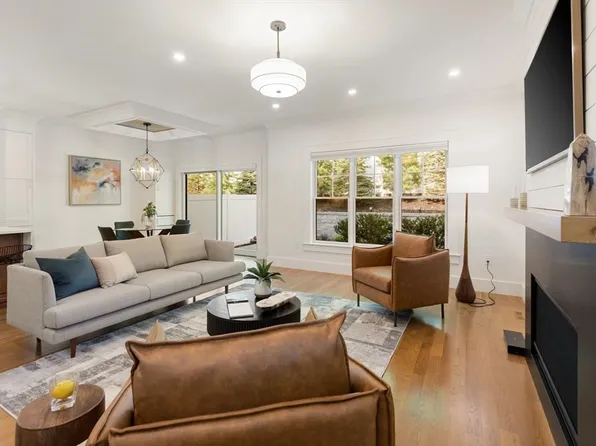 1124 Chestnut St, Newton Upper Falls, MA 02464