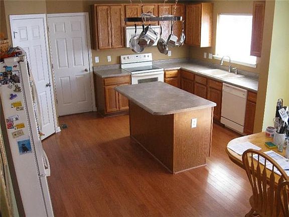 4th image of 5016 Bunker Ln