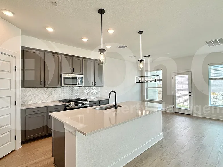 1016 Brickell Loop — Photo 11