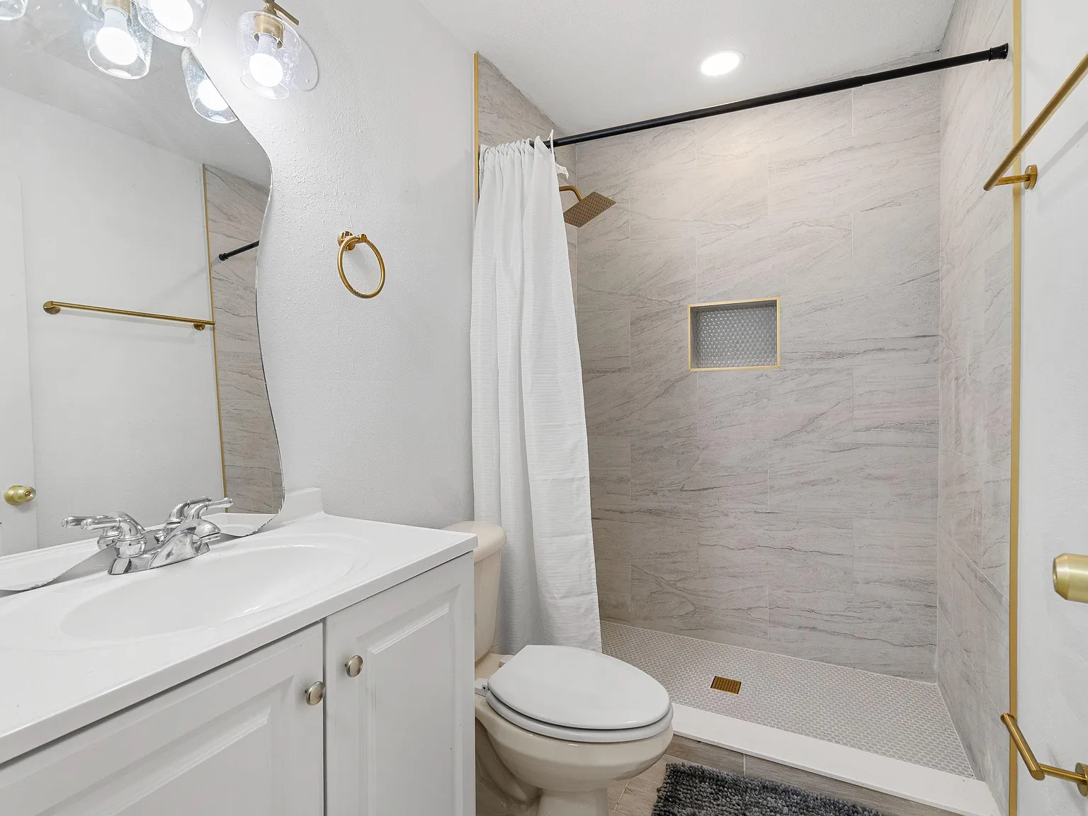 4 bed, 2.0 bath, 1981 sqft, $728 — Photo 2