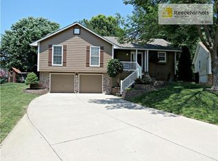 1109 SW Brook Ct, Blue Springs, MO 64015