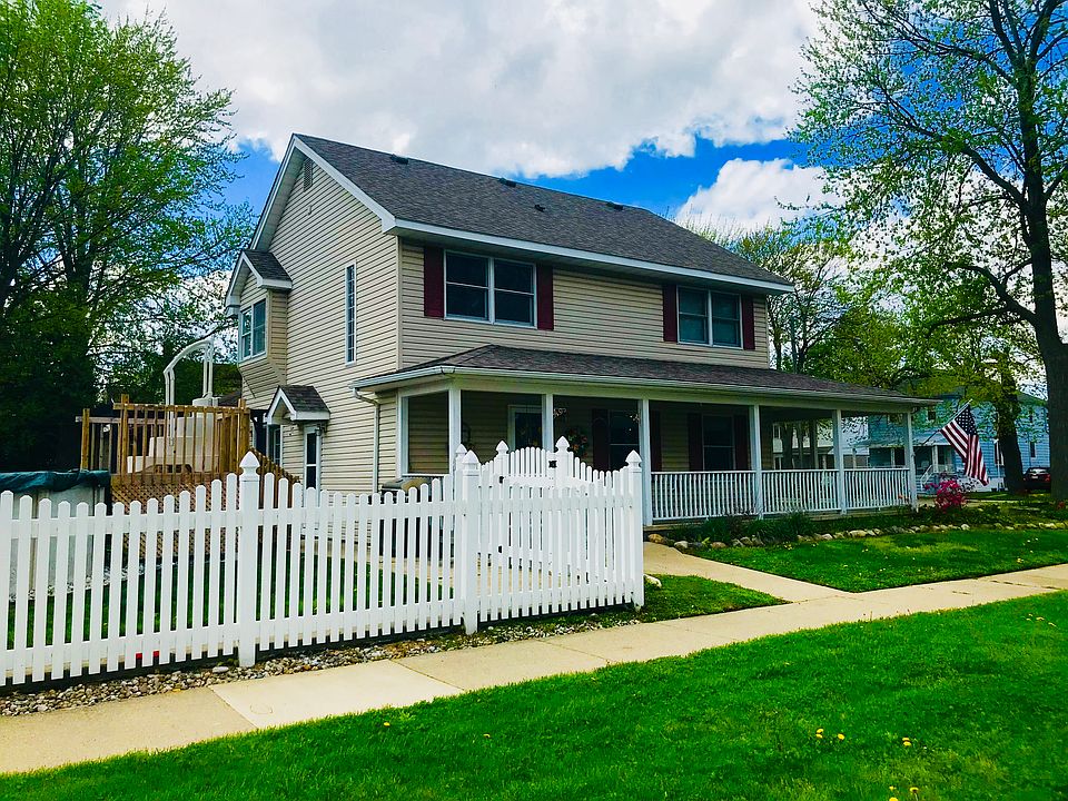 2nd image of 607 Forest St
