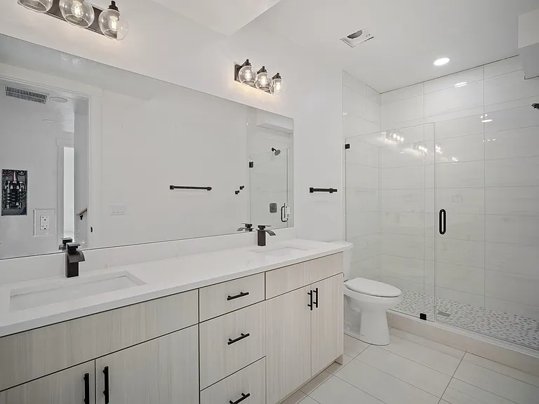 603 N Darwin St — Photo 21