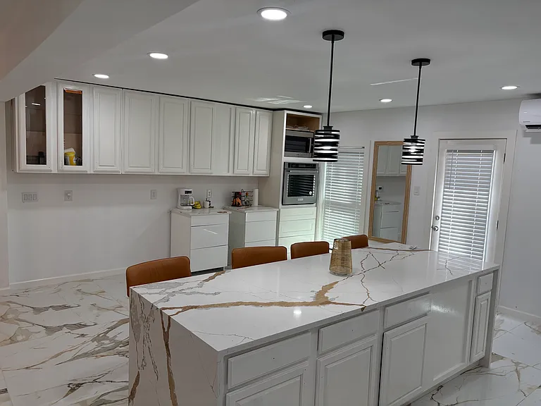 1820 N Macgregor Way — Photo 11