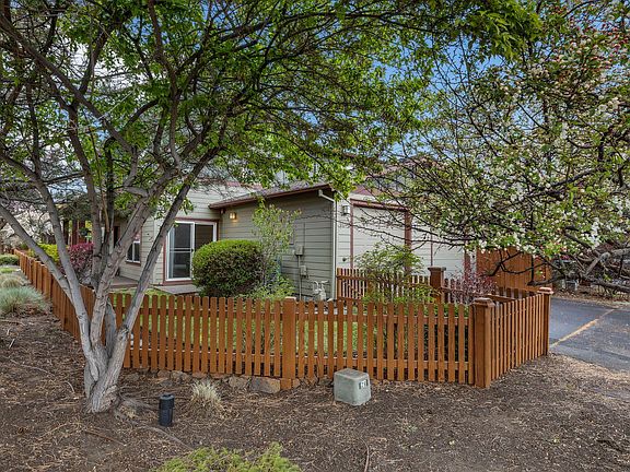 4th image of 61703 Tulip Way