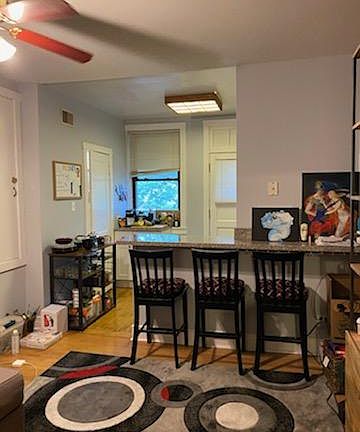 3rd image of 726 W Cornelia Ave APT 2R
