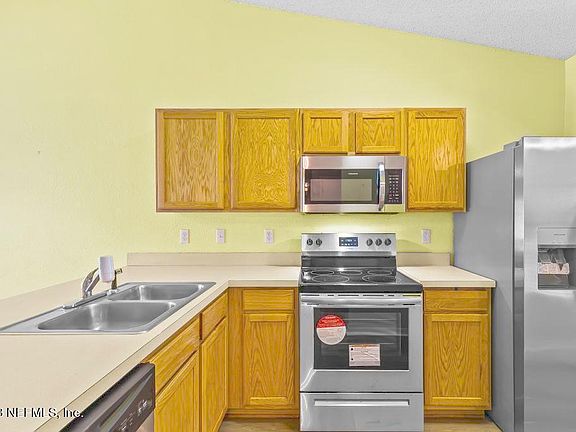 5th image of 630 BRIAR WAY Lane