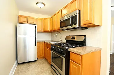 Lennox Apartments — Photo 11