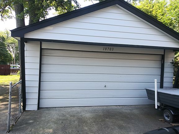 4th image of 10703 Wrightwood Ave