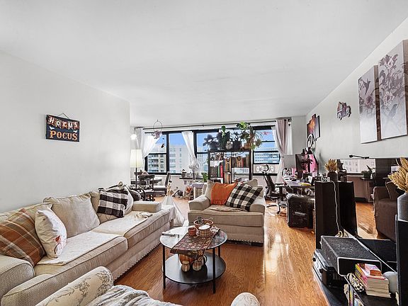 3rd image of 10 Huron Ave APT 16N