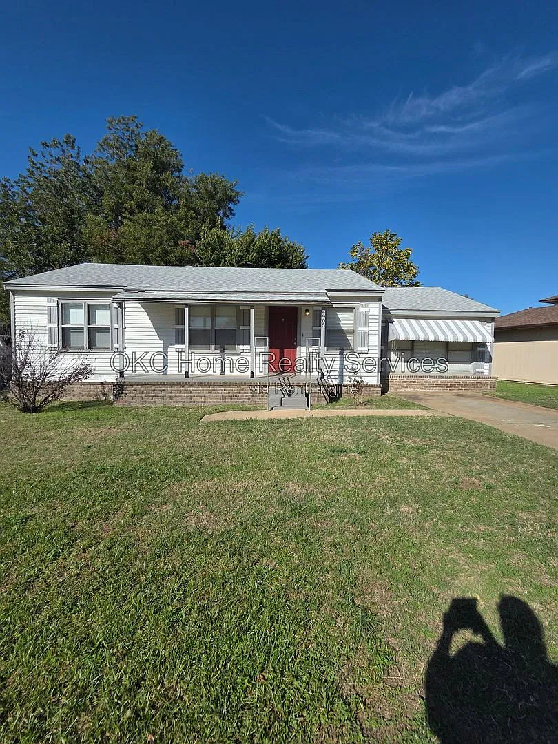 3 bed, 1.0 bath, 1200 sqft, $1,150 — Photo 2