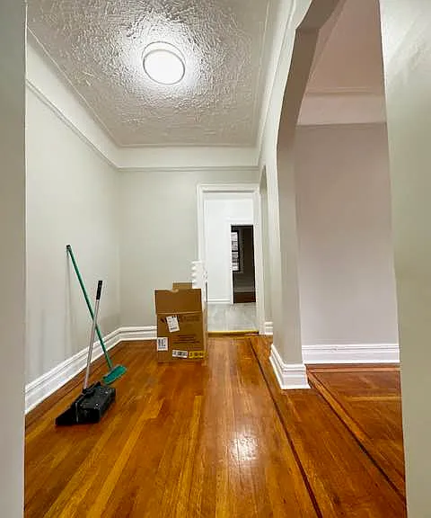 111 E 21st St #2 — Photo 12