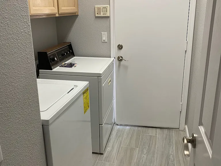 3358 E Wickieup Ln — Photo 23