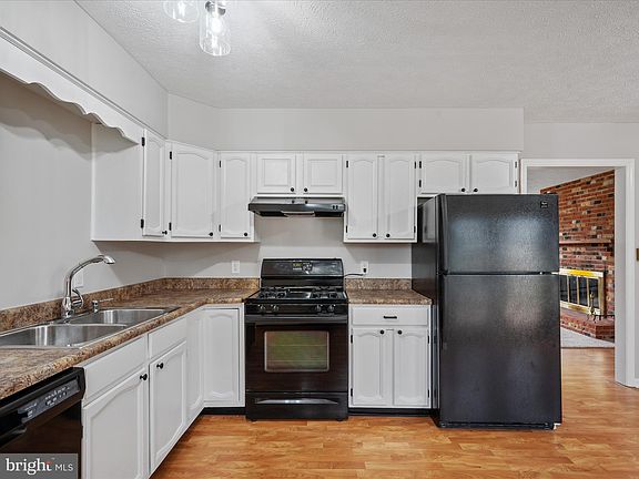 4th image of 109 White Pine Cir