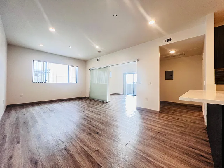 4814 Oakwood Ave #10 — Photo 4