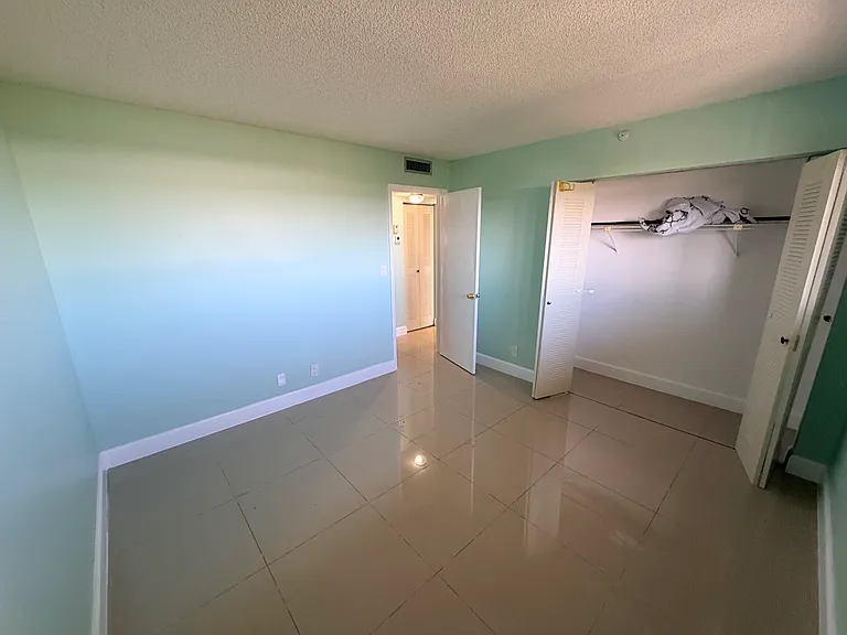 2112 S Cypress Bend Dr #707 — Photo 9