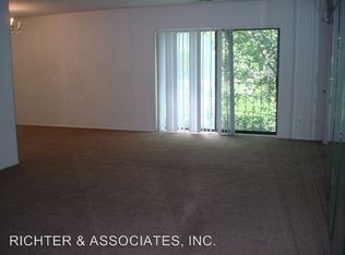 18403 University Park Dr, Livonia, MI 48152