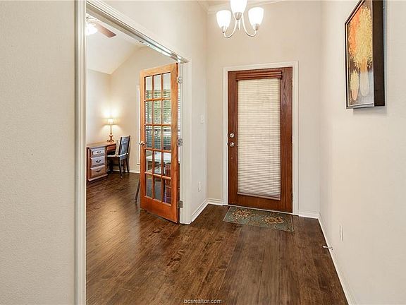 4th image of 924 Crystal Dove Ave