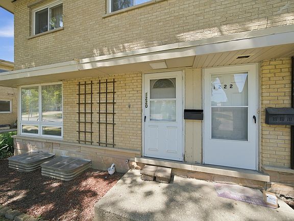 3rd image of 1220 N Wheeling Rd