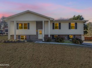 2555 Robinson Dr, Louisville, TN 37777