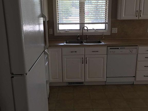 3rd image of 7589 Whistlewood Dr SW