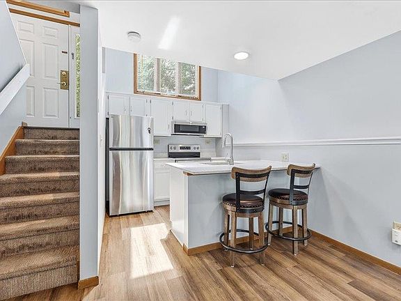 5th image of 30 Creekwood Ln