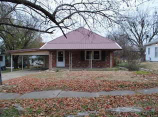 144 S Hickory St, Nowata, OK 74048