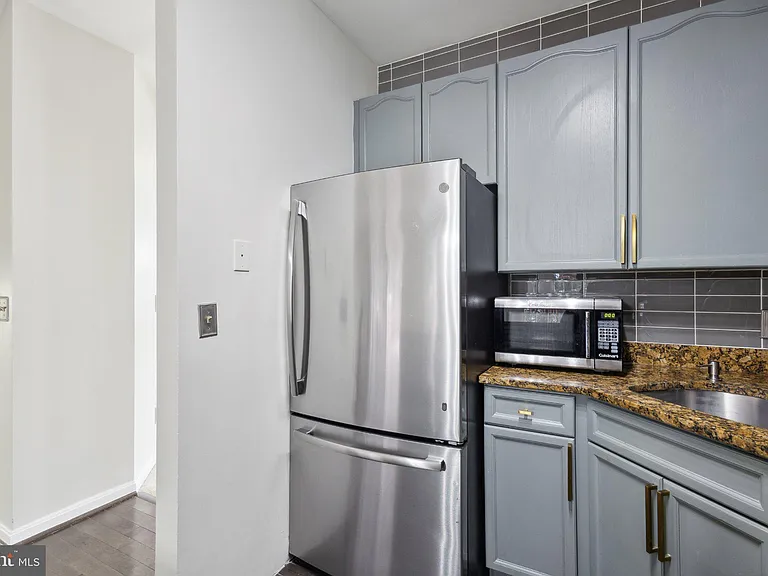 15514 Port Washington Ct — Photo 7