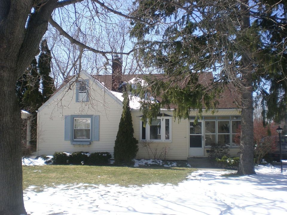 1st image of 127 Columbia Dr