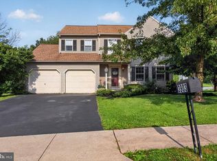 3903 Starview Dr, York, PA 17402