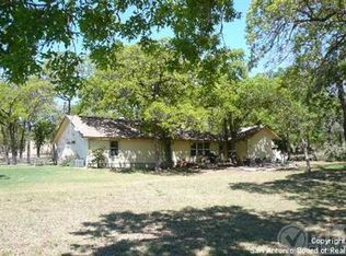 266 Wolf Ln, La Vernia, TX 78121