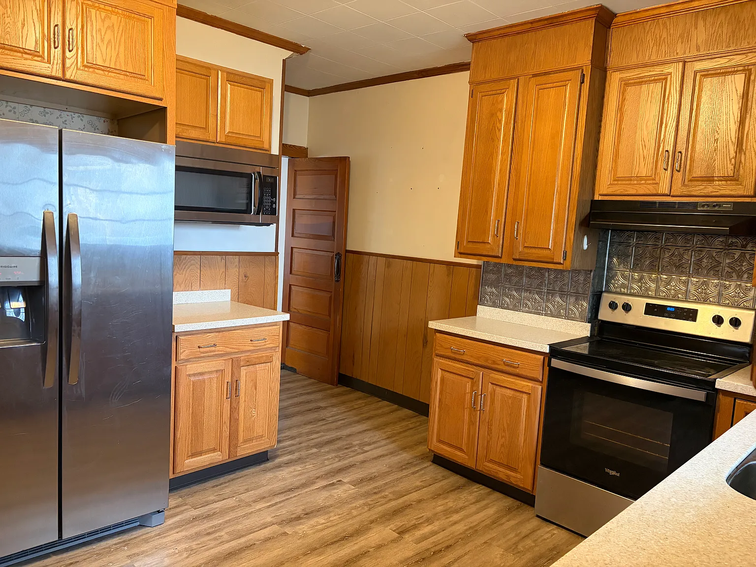 3 bed, 1.5 bath, $1,300 — Photo 2