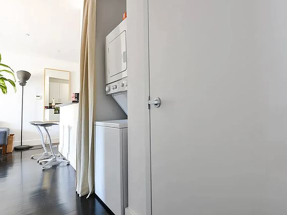 4th image of 154 N 7th St APT 403