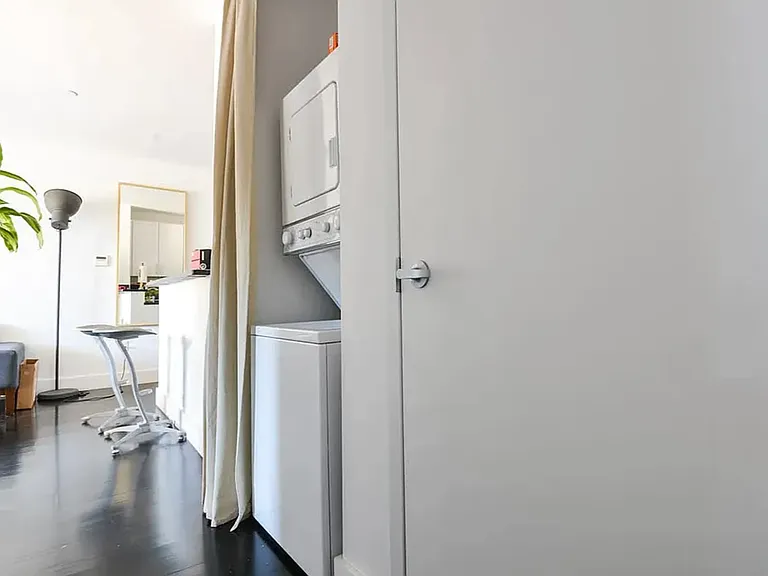 154 N 7th St #403 — Photo 4
