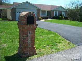 1054 Greens Summers Dr, Hillsboro, MO 63050