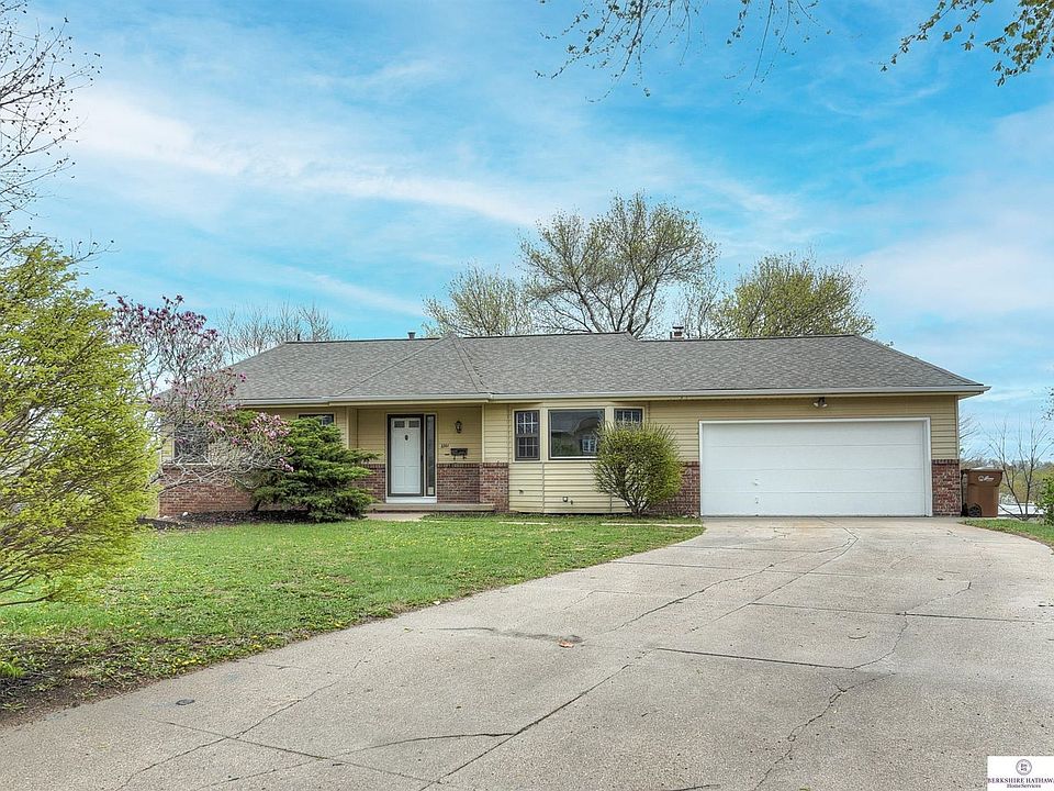 1st image of 2201 Joyce Cir