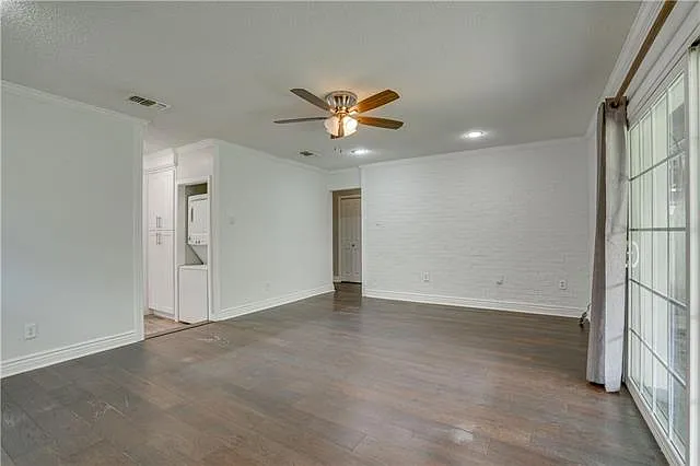 5240 Ithaca St — Photo 9