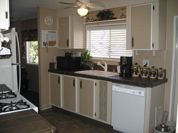 Appliances Included/Pantry/Washer/Dryer/Laundry Area