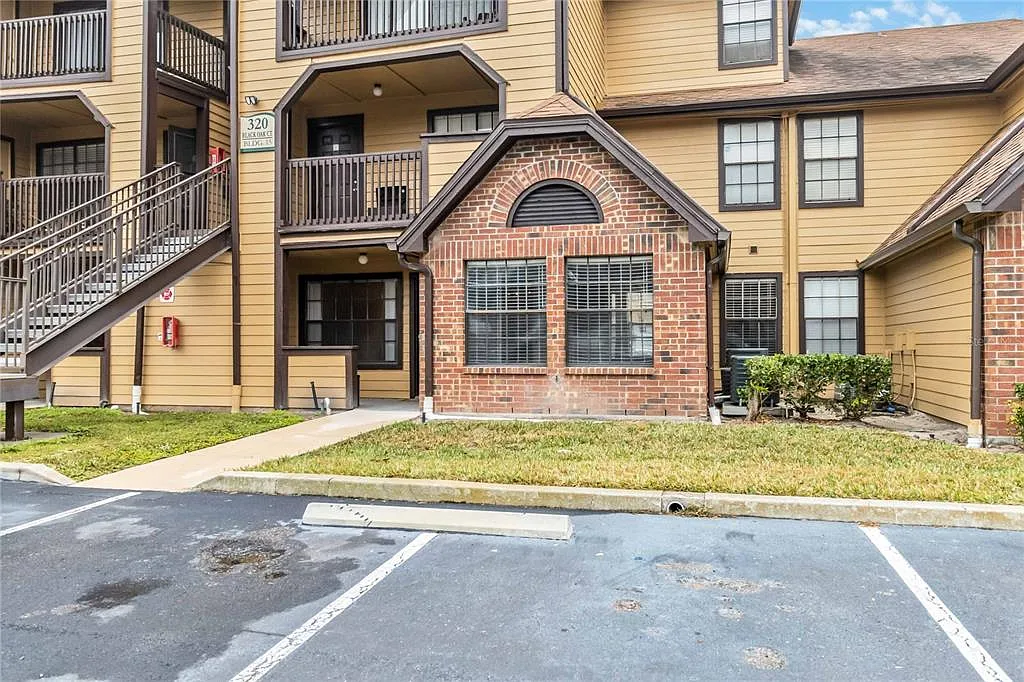 2 bed, 1.0 bath, 867 sqft, $1,600 — Photo 4