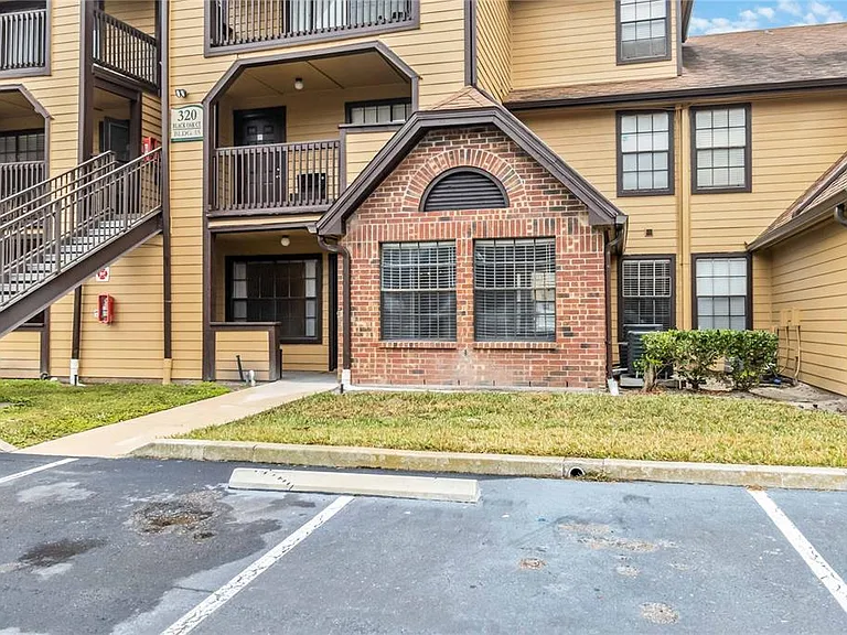 320 Black Oak Ct #107 — Photo 4