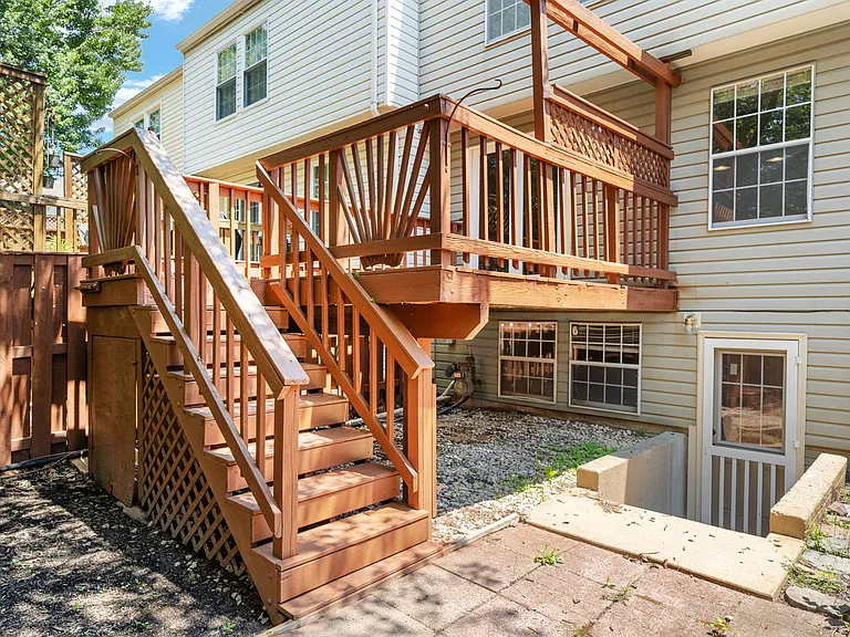 12894 Effingham Ct — Photo 32