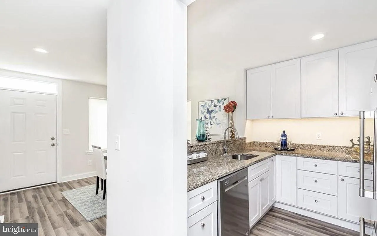 3 bed, 2.5 bath, 2124 sqft, $2,465 — Photo 4