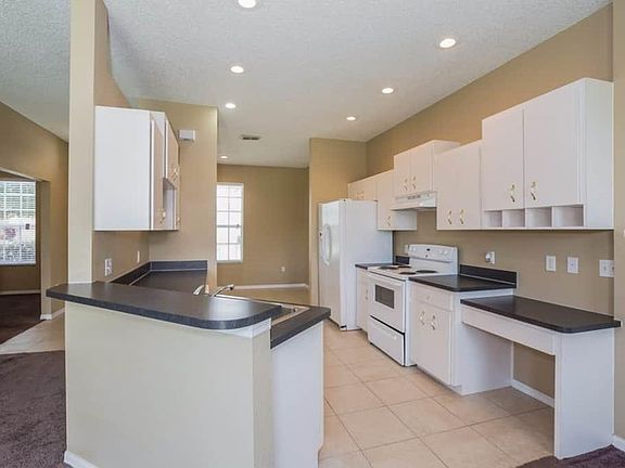 5th image of 528 Terranova Cir