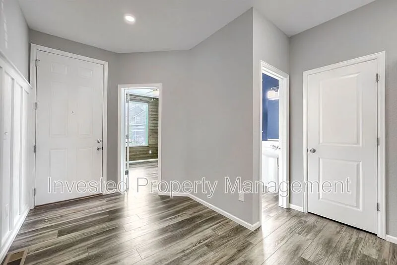 3 bed, 2.5 bath, 2282 sqft, $3,200 — Photo 4
