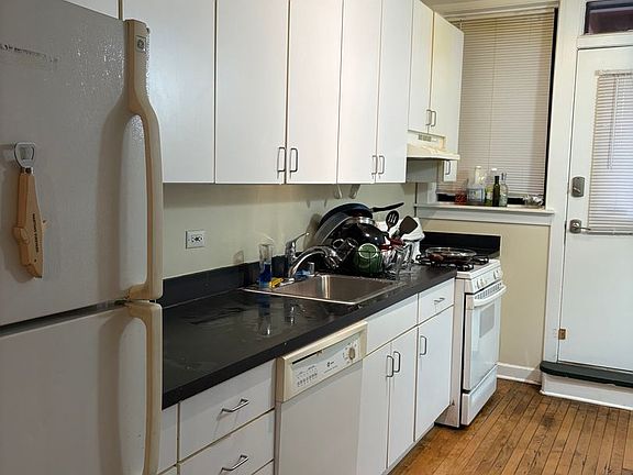 3rd image of 1439-47 W Jarvis Ave #7359-65