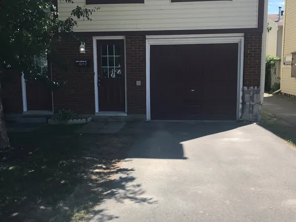 1993 Greenway Park Ln, Ottawa, ON K1B 5B1