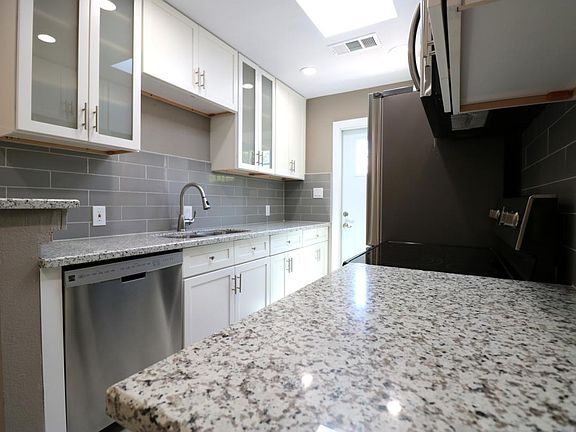 5th image of 101 N Oak St APT C