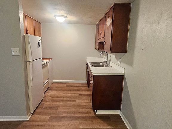 3rd image of 4415 Columbus Ave APT 10
